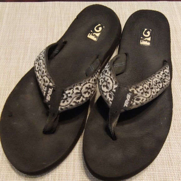 wide strap flip flops